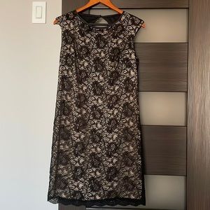 Maggy London black lace coctail dress, size 6
